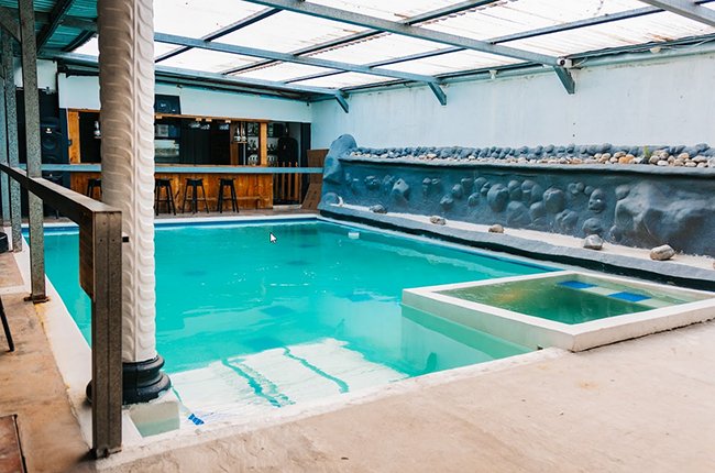 Piscina y Rincones